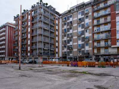 Proprio quelli che svettano con il loro cemento sulla nostra destra